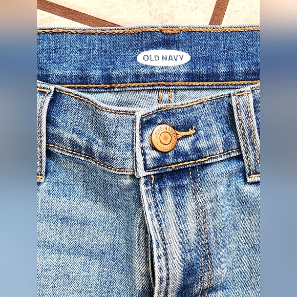 Old Navy Mid-Rise Jean Shorts w/ 3" inseam, NWOT - Picture 2 of 6